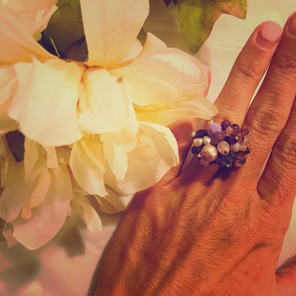 🌸 Stunning statement ring. Fits size 4.5-6